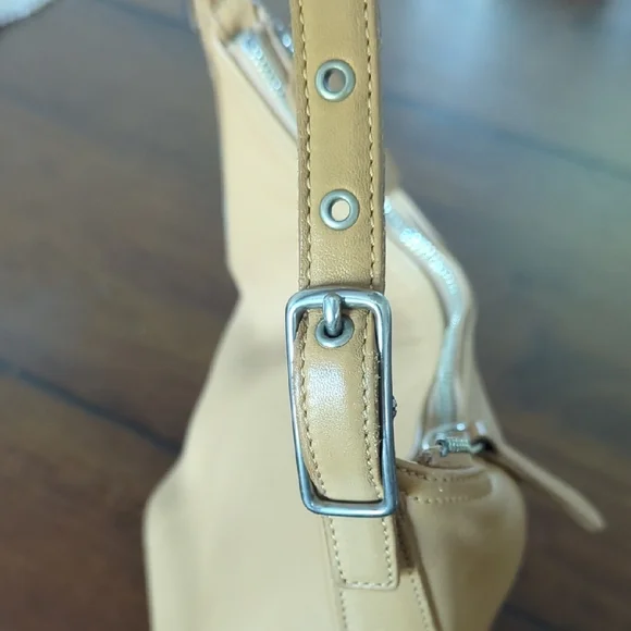 Coach Tan Leather Hobo Bag with Gold Hardware - Picture 6 of 9